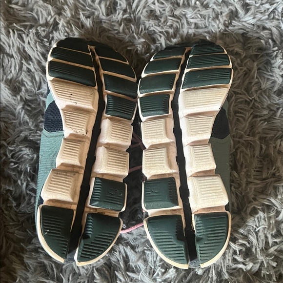 • On Running • - Picture 5 of 5